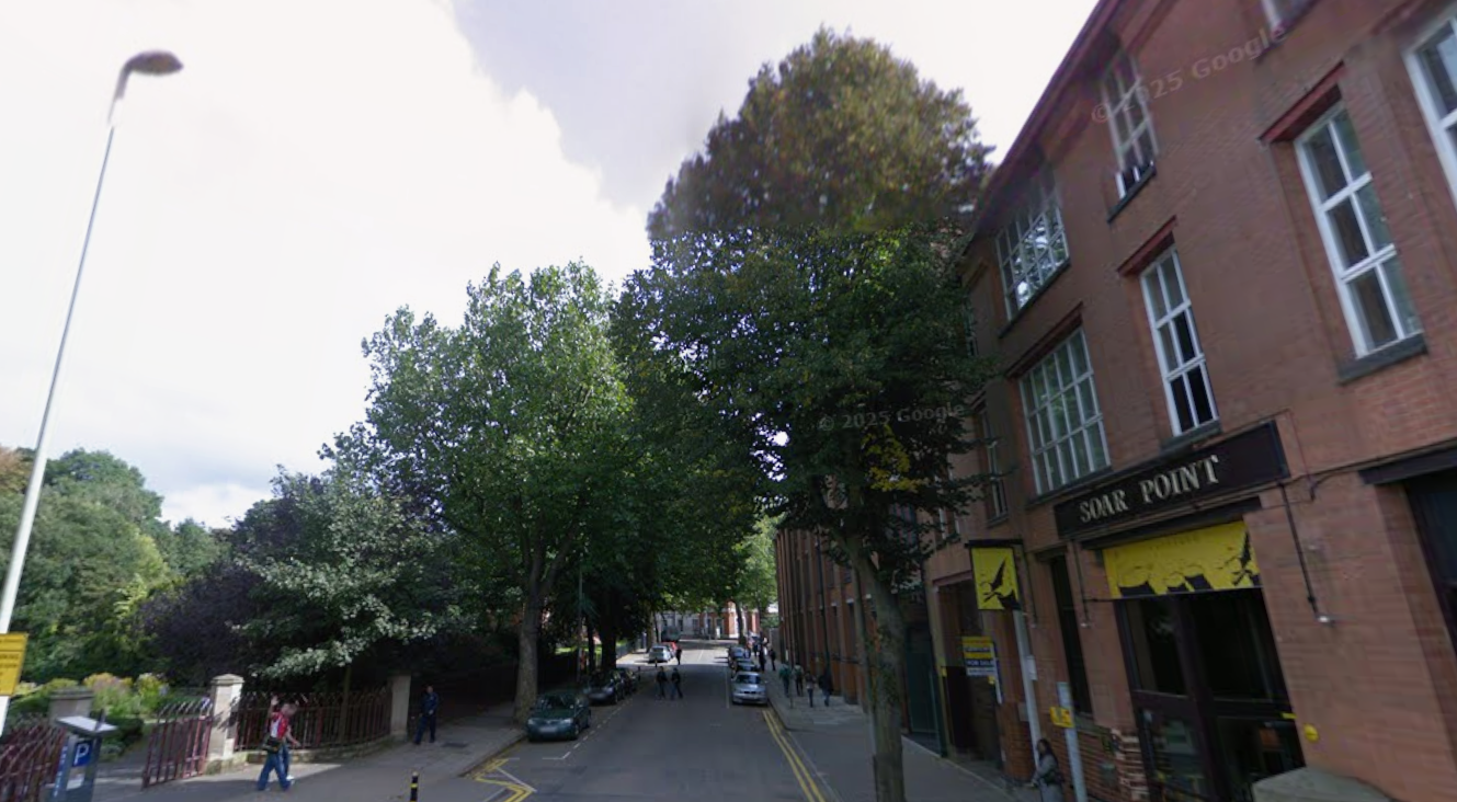 Picture of a street taken from Google Maps